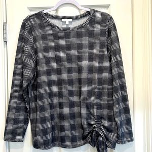 Jillian N NWT Black and White Plaid Lightweight Knit Top sz.LP NWT
